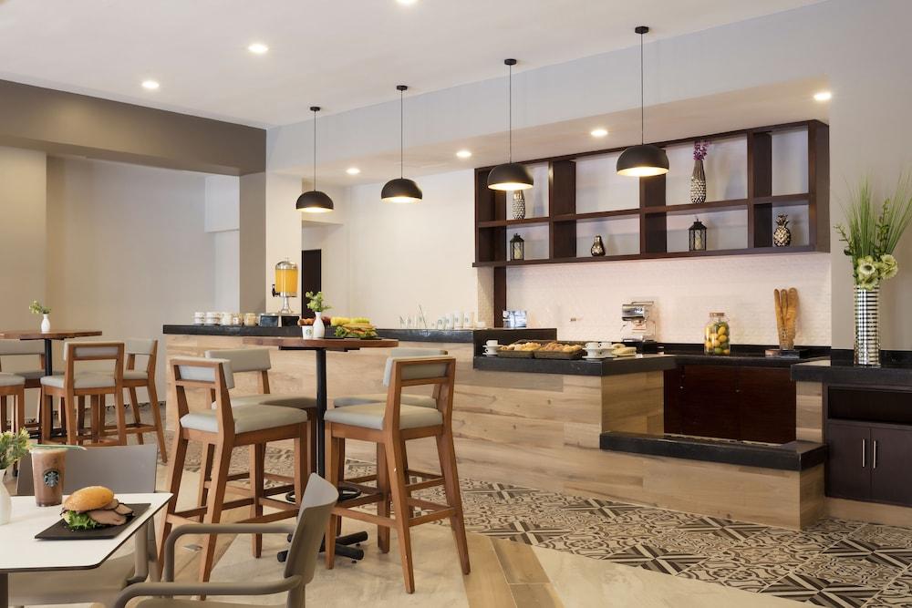 Krystal Urban Monterrey San Jeronimo Hotell Eksteriør bilde