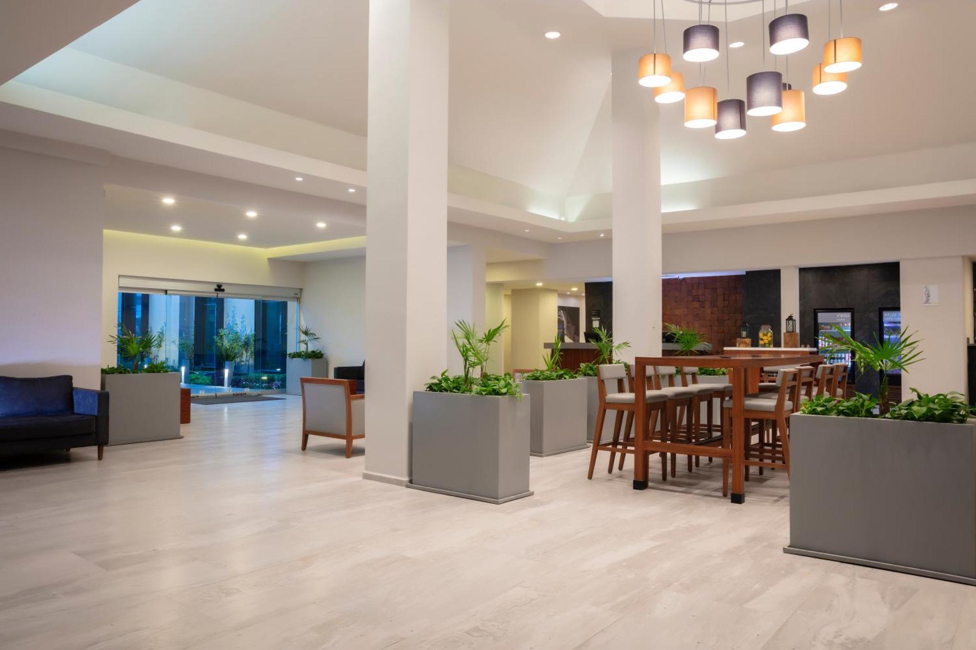 Krystal Urban Monterrey San Jeronimo Hotell Eksteriør bilde