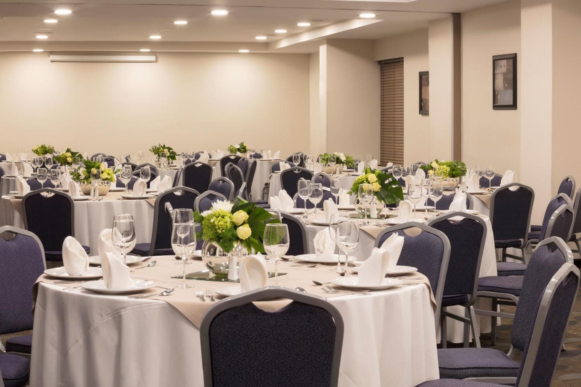 Krystal Urban Monterrey San Jeronimo Hotell Eksteriør bilde